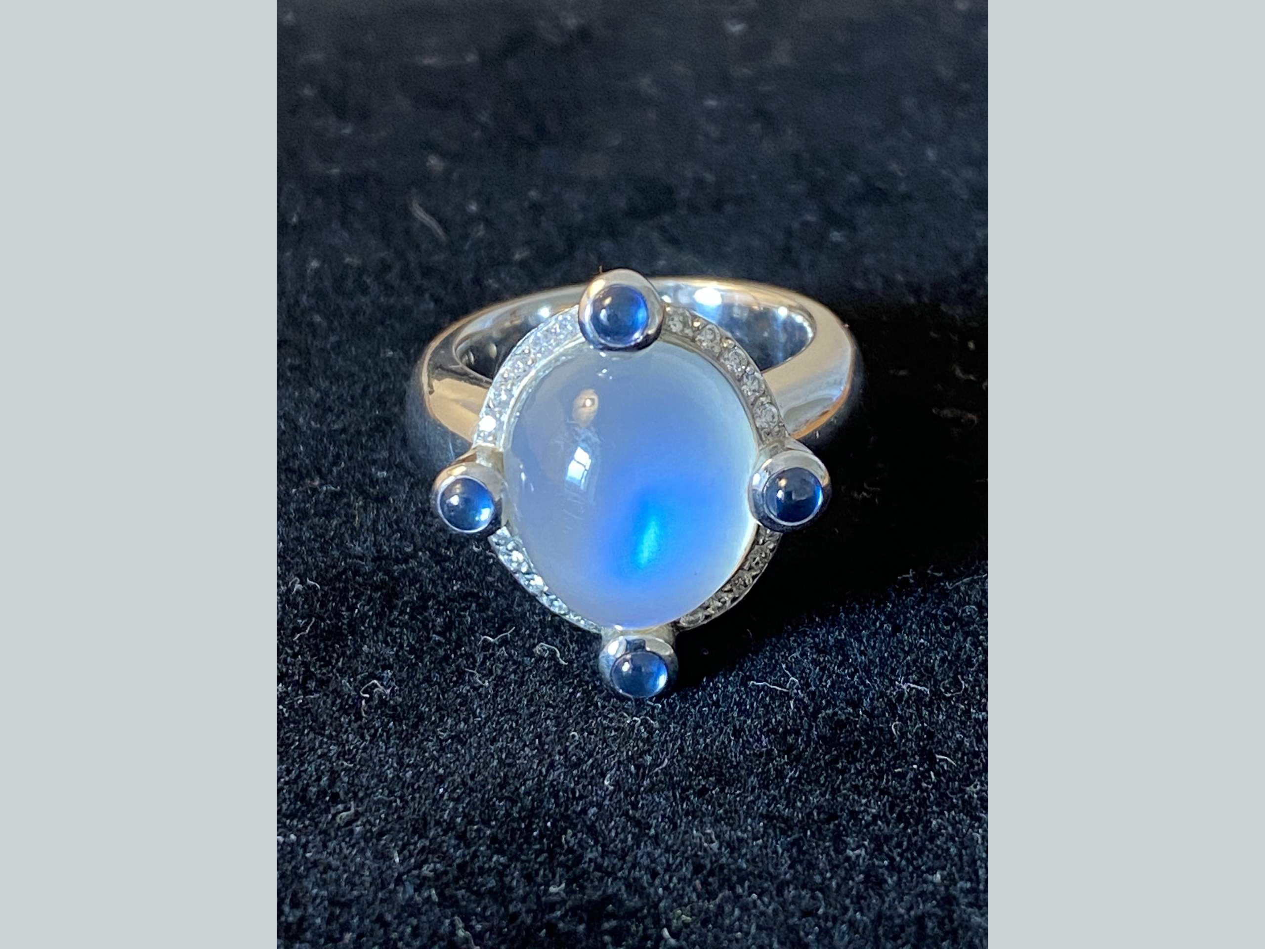 Armspange Weißgold mit Saphiren im Farbverlauf